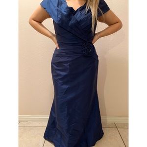 Beautiful blue woman dress flower on waisted💙💙